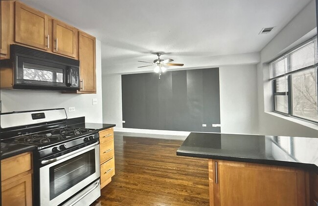 Building Photo - 7616 N Marshfield Ave