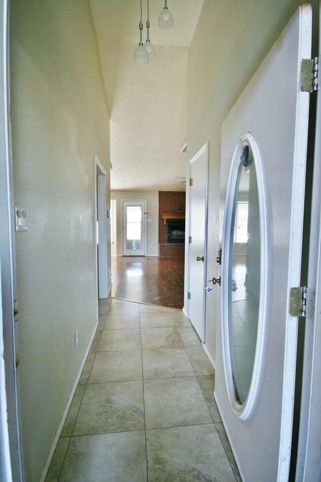 Building Photo - Beautiful 4 Bedroom home in Mesa School District, Pets Allowed