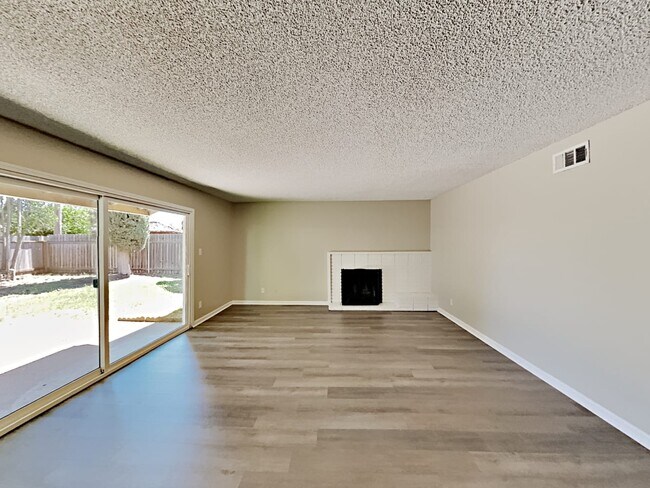 Building Photo - 2501 Cordova Ln