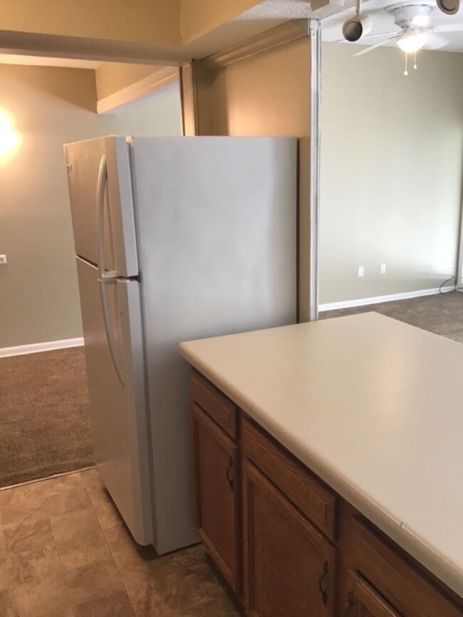 Building Photo - Newly Remodeled Smart Home. Self-Tour Today!
