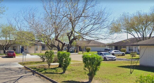 Foto del edificio - 402 Hinojosa Dr