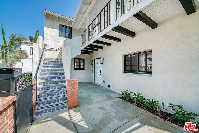 Foto del edificio - 1018 S Hayworth Ave