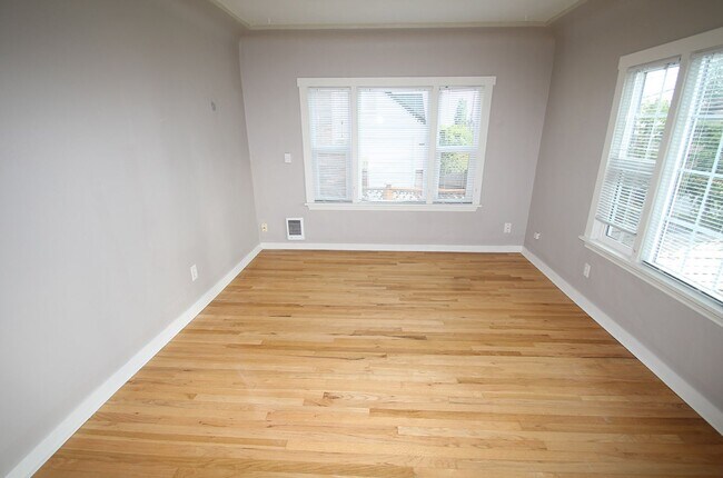 Building Photo - 7326 Triplex