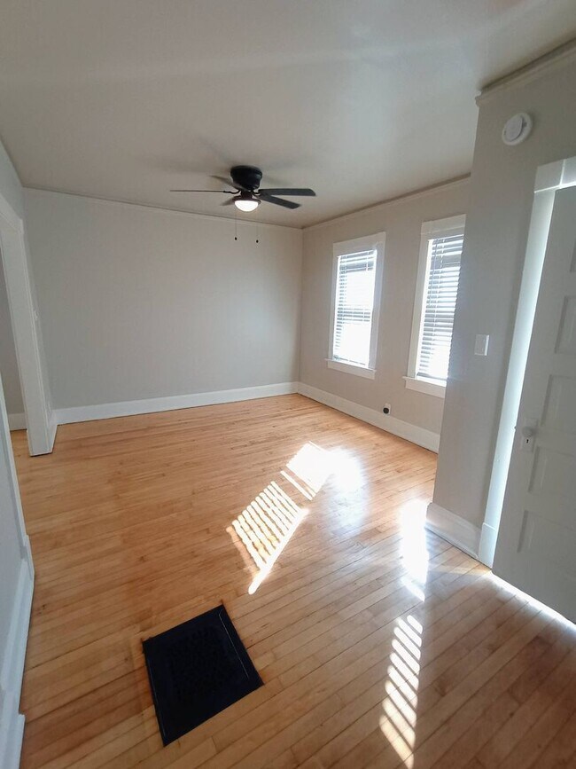 Foto del edificio - Recently Remodeled 2-Bedroom Home Near Brady Street