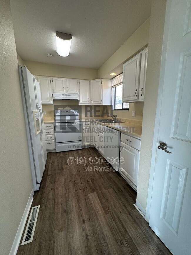 Foto del edificio - 605 W 15th St