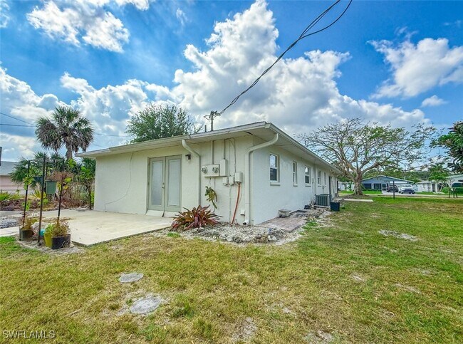 Foto del edificio - 593 92nd Ave N