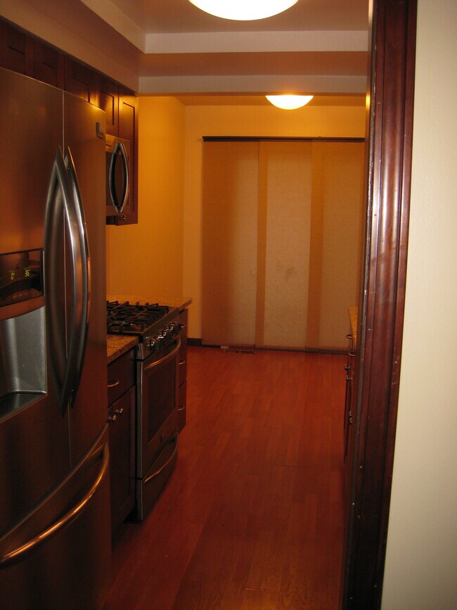 Building Photo - 1446 Oakbrook E Dr