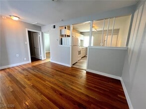 Building Photo - 225 S 10th St