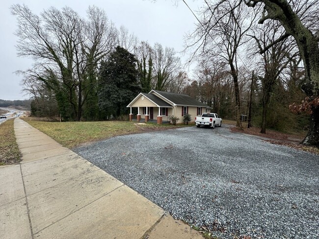 Building Photo - GREAT LOCATION!! Newly Remodeled 3-Bedroom Rental Home in Kannapolis