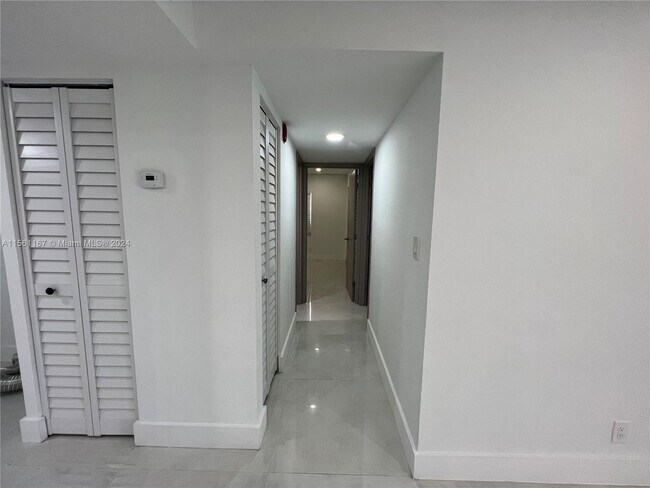 Foto del edificio - 17901 NW 68th Ave