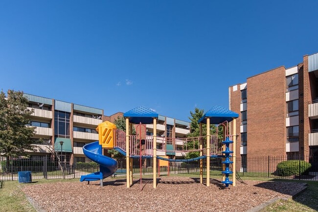 Foto del edificio - Courts at Walker Mill Apartments