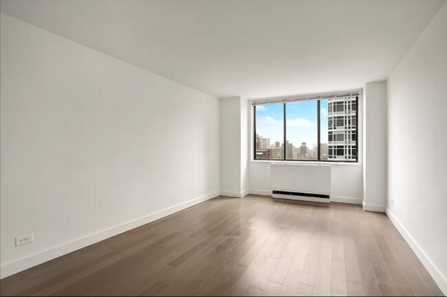 Building Photo - 120 E 33rd St