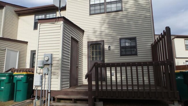 Building Photo - 443 Colleen Dr