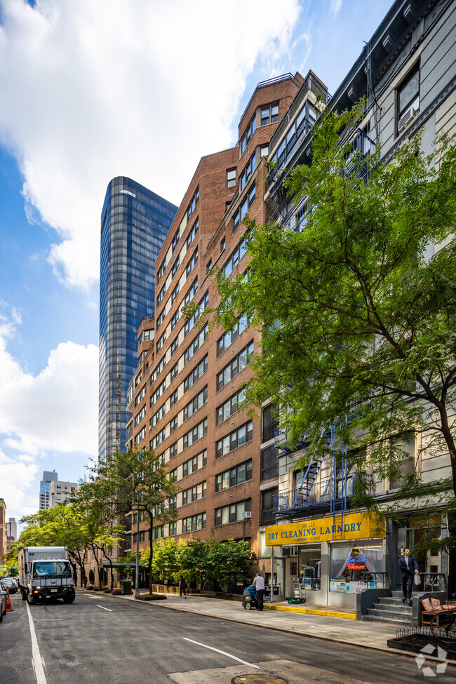 Building Photo - 220 E 67th St