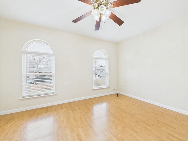 Foto del edificio - 4663 SE Brighton Dr