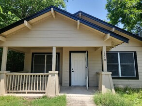 Building Photo - 2410 Santa Rita St