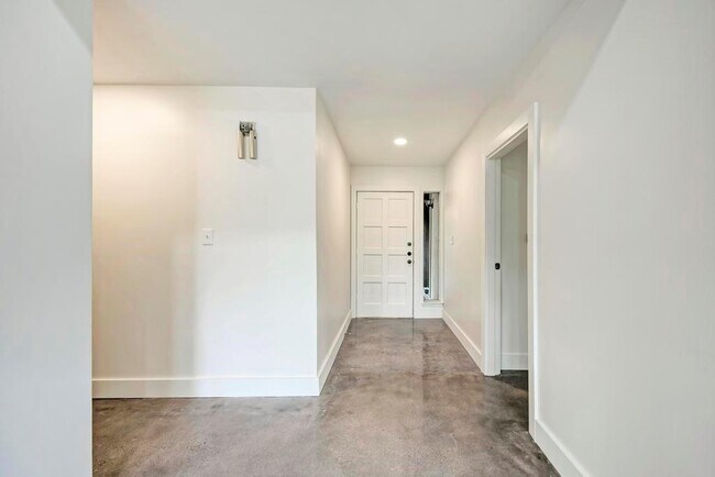Building Photo - 6305 Forest Hills Dr