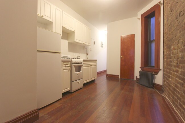 Building Photo - 434 E 76th St