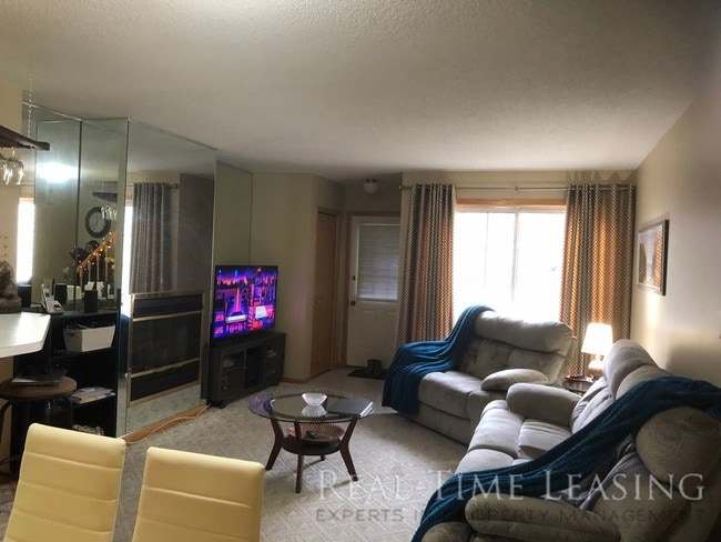 Foto del edificio - 2BR/1BA in Eagan off Diffley Rd