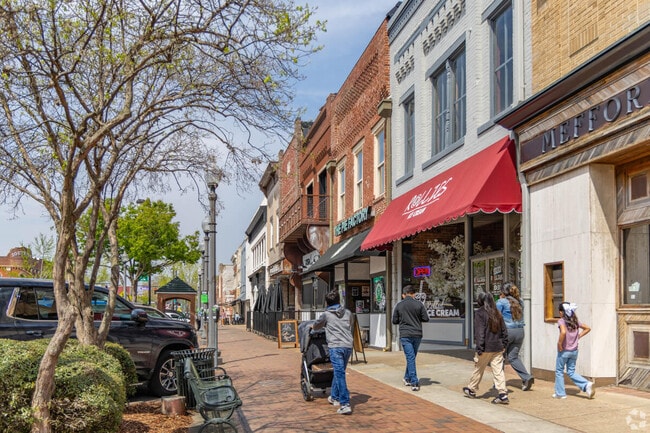 Court Street in Downtown Florence is very walkable for families.