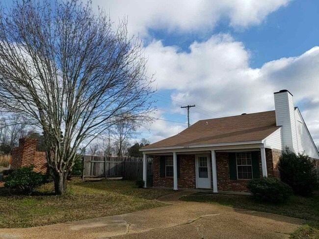 Foto del edificio - 2002 Fox Hill Ln