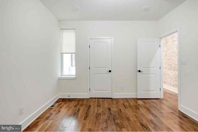 Building Photo - 4219 W Girard Ave