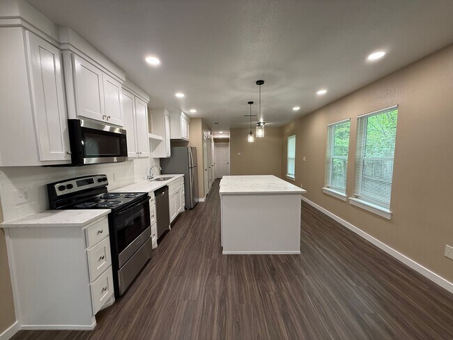 Foto del edificio - 717-719 Augusta Ave