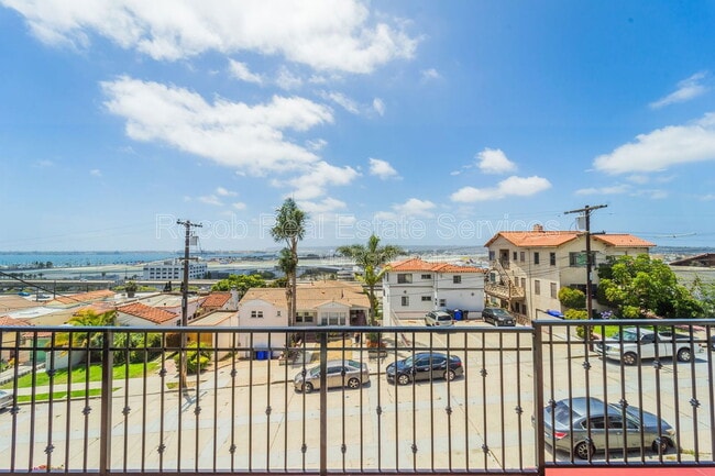 Foto del edificio - 3345 Columbia St