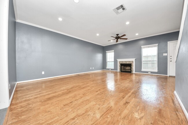 Foto del edificio - 2874 Holly Hall St