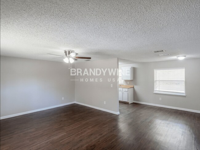 Foto del edificio - 5937 Camaro Dr W