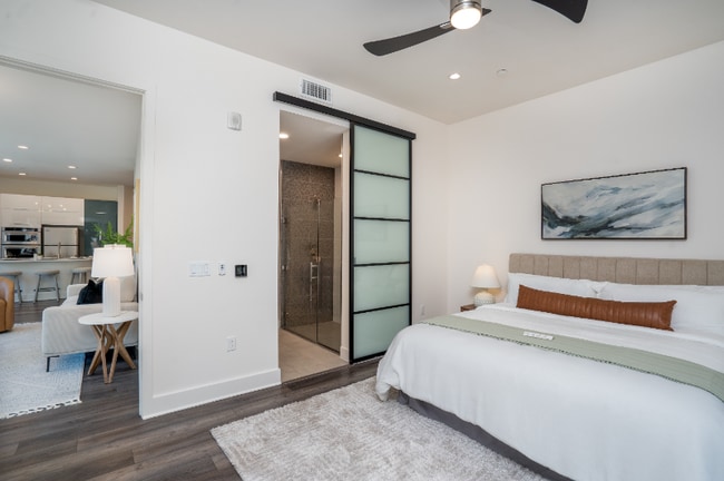 Foto del edificio - 8570 Aspect Dr