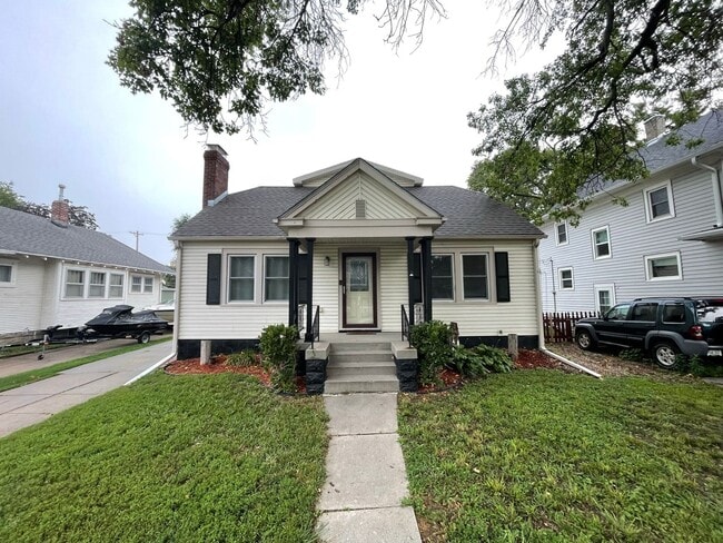 Building Photo - Great 3 Bed, 3 Bath house.