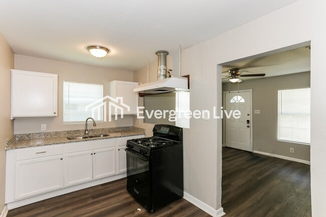 Foto del edificio - 8914 Cardella Ave