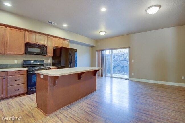 Building Photo - 3 br, 2.5 bath Townhome - 37985 Killarney St