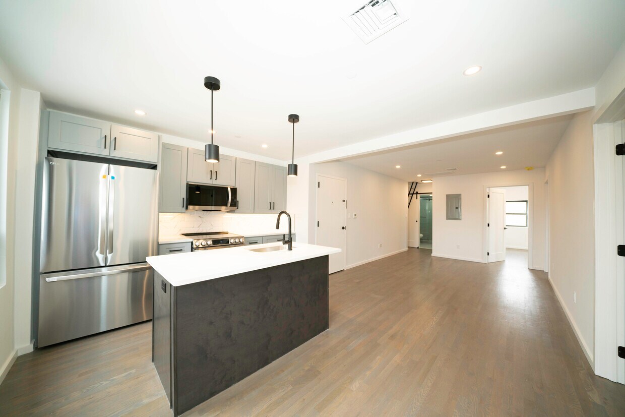 2001 Steinway St Unit 3, Astoria, NY 11105 - Apartments in Astoria, NY