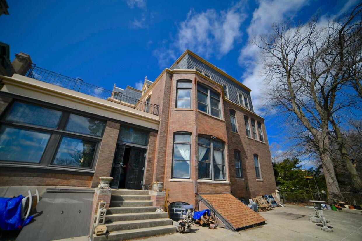 Foto principal - 2236 N Terrace Ave