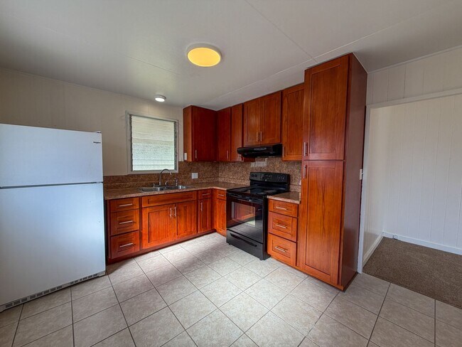 Foto del edificio - Kailua, SFH, Spacious Yard, Carport, Private W/D
