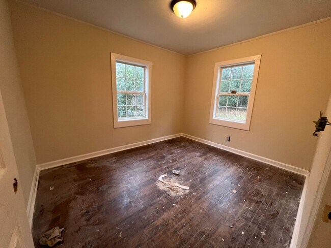 Building Photo - NEWNAN- 52 Glenn St 3 Bedroom 1 Bath