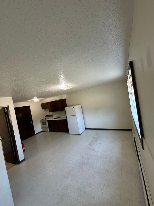 Foto del edificio - 320 Oak Ave N