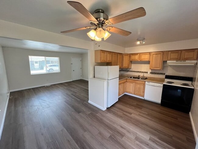 Foto del edificio - Refreshed Two Bedroom Sparks Duplex