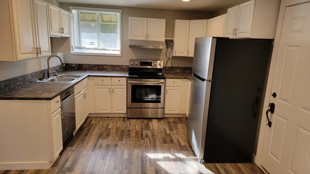 24305 102nd Avenue Ct E Unit B, Graham, WA 98338 Apartments in Graham