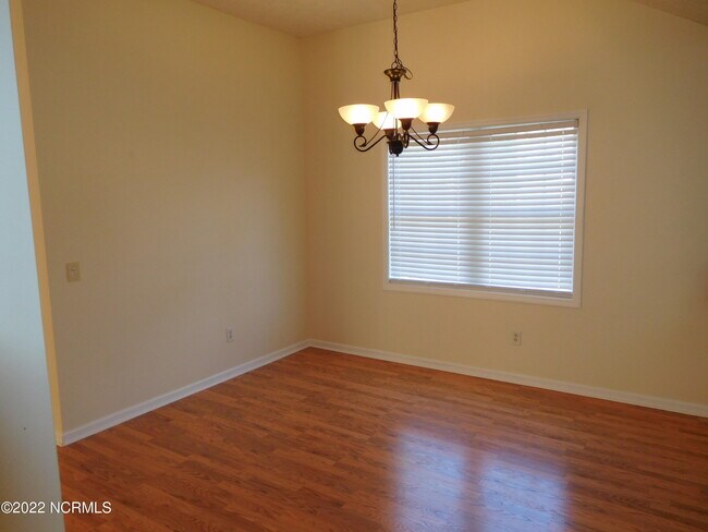Foto del edificio - 6200 Sugar Pine Dr
