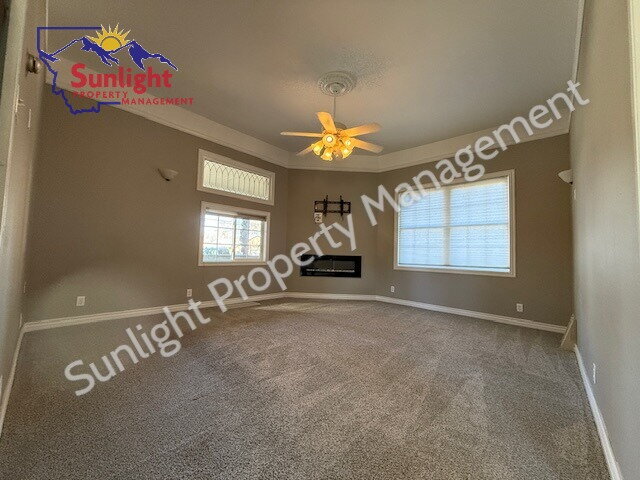 Foto del edificio - "Charming 3-Bed Joliet Retreat: Spacious 1750 Sq Ft, 2 Bath Home with Hardwood Elegance & Cozy Fi...