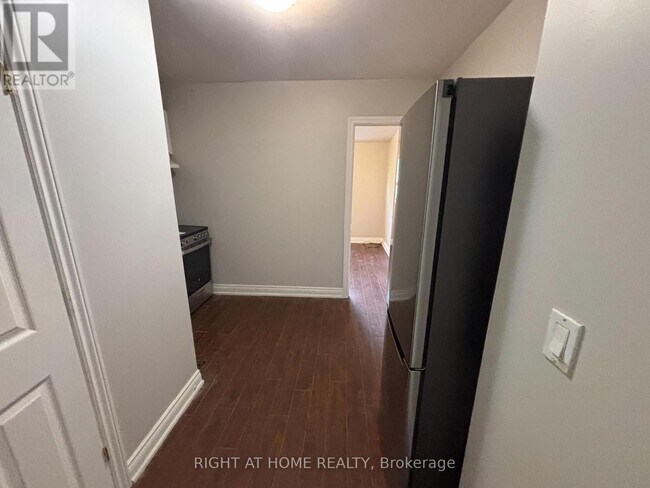 Building Photo - 507 Oakwood Ave