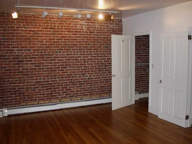 Foto del edificio - 39 Garrison Rd