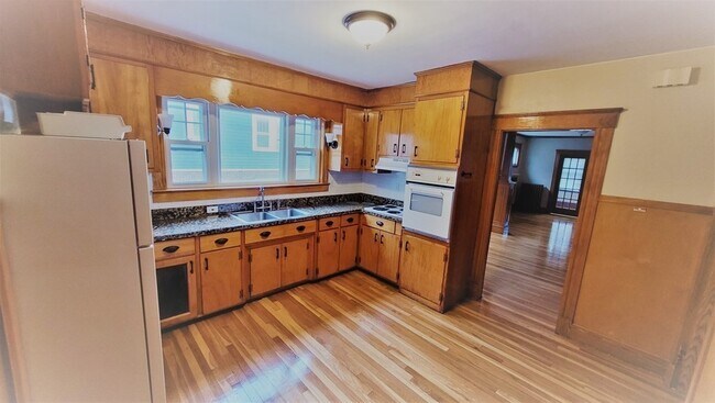 Foto del edificio - 72 Bellevue Ave