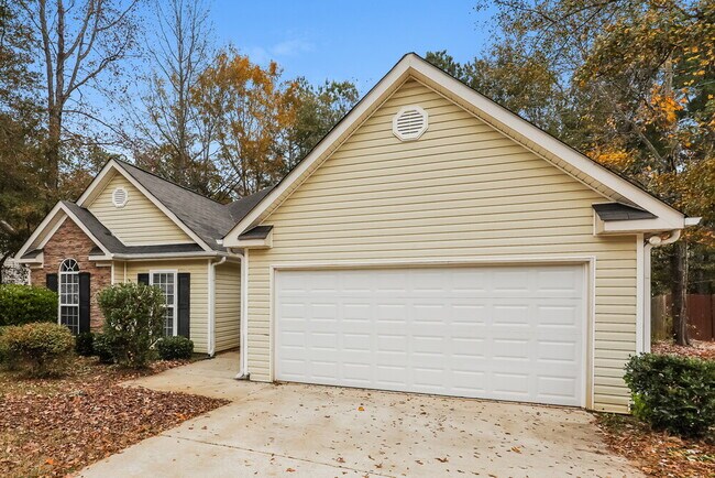 Foto del edificio - 173 Revolutionary Dr