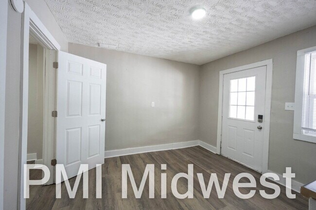 Foto del edificio - "Chic & Cozy 1-Bed Urban Retreat in Indianapolis – Perfectly Compact Living!"