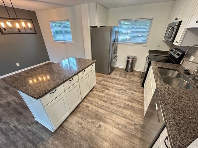 Foto del edificio - 3061 Ole Towne Ln