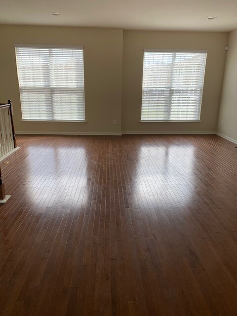 Foto del edificio - A gorgeous 3 bedroom, 2 full and 2 half ba...
